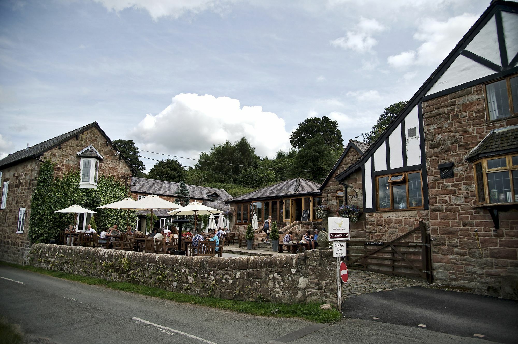 The Pheasant Inn Higher Burwardsley Exterior foto