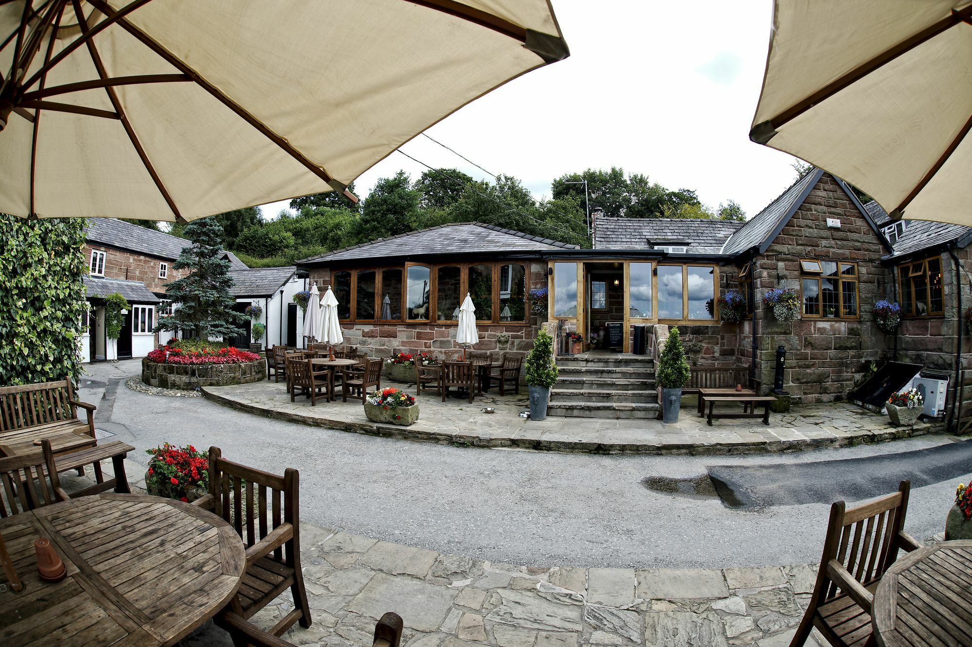 The Pheasant Inn Higher Burwardsley Exterior foto